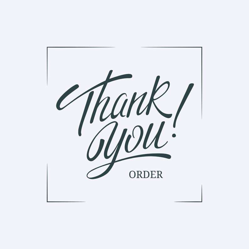 Op de afbeelding: Een digitale afbeelding met de woorden "Thank You" in elegant cursief schrift, met een uitroepteken. Het woord "ORDER" staat eronder. De tekst is donkerblauwgroen op een lichtgrijze achtergrond, omlijst door een dunne, blauwgroene rechthoek.