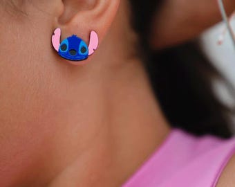 Stitch miniörhängen, tillverkade av spegelblank metakrylat och rostfritt stål, handgjorda