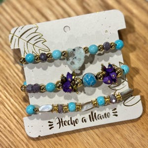Set de Pulseras de Cuentas en Tonos Turquesa y Morado con Dije de Corazón – Joyería Artesanal Hecha a Mano, Accesorio Único para Mujer