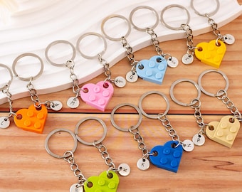 Juego de llaveros Lego personalizados con forma de corazón y inicial, llaveros a juego para novia, regalos de San Valentín para novio, regalos de aniversario para mejores amigas.
