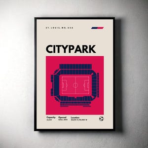 以下が含まれることがあります： 赤い背景に白いサッカースタジアムのアウトラインが描かれた、ミニマルなデザインのポスター。スタジアムの名前は「CITYPARK」で、アメリカ合衆国ミズーリ州セントルイスにあります。ポスターには、スタジアムの収容人数、オープン日、場所も記載されています。