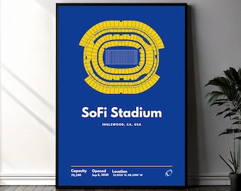 Könnte beinhalten: Eine blaue und gelbe Illustration des SoFi Stadium in Inglewood, Kalifornien. Das Stadion ist eine große, ovale Struktur mit einem Fußballfeld in der Mitte. Der Text "SoFi Stadium" und "Inglewood, CA, USA" ist unter dem Stadion gedruckt. Der Text "Kapazität 70.240", "Eröffnet am 8. September 2020" und "Standort 33,9535° N, 118,3390° W" ist unter dem Stadion gedruckt.