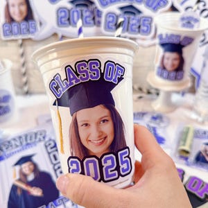 Bicchieri per feste di laurea personalizzati con decalcomanie Congratulazioni Laurea 2025 Decorazioni per feste Adesivi per bicchieri per feste personalizzati Decorazioni per feste di laurea Adesivi stampati