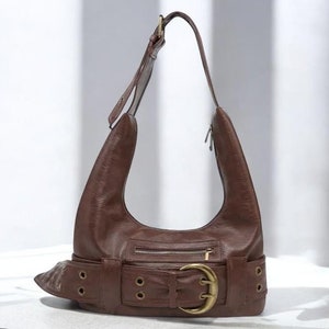 Y2K Rivet Schultertasche | Luxus Designer PU Leder Tasche | Handtasche mit großer Kapazität und Gürtelschnalle für Frauen | Trendy Frauen Handtasche Geldbörse