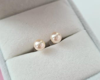 5mm-5.5mm Queen Gold Akoya Pearl 18k Gold Stud Earrings - Japanese Round Golden Pearl Studs - Minimalist Studs - Everyday Jewelry
