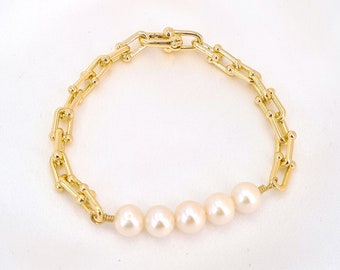 14K Gold Filled Gold Chunky Horseshoe Chain Bracelet with White Freshwater Pearls | Stack Layering bracelet | Everyday Chic Pearl Jewelry