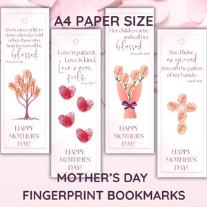 Op de afbeelding: Vier printbare bladwijzers voor Moederdag. Elke bladwijzer heeft een ander ontwerp met een roze en wit kleurenschema. De ontwerpen omvatten een boom, een boeket bloemen, een kruis en harten. Elke bladwijzer bevat een bijbelvers en de tekst "Gelukkige Moederdag!"