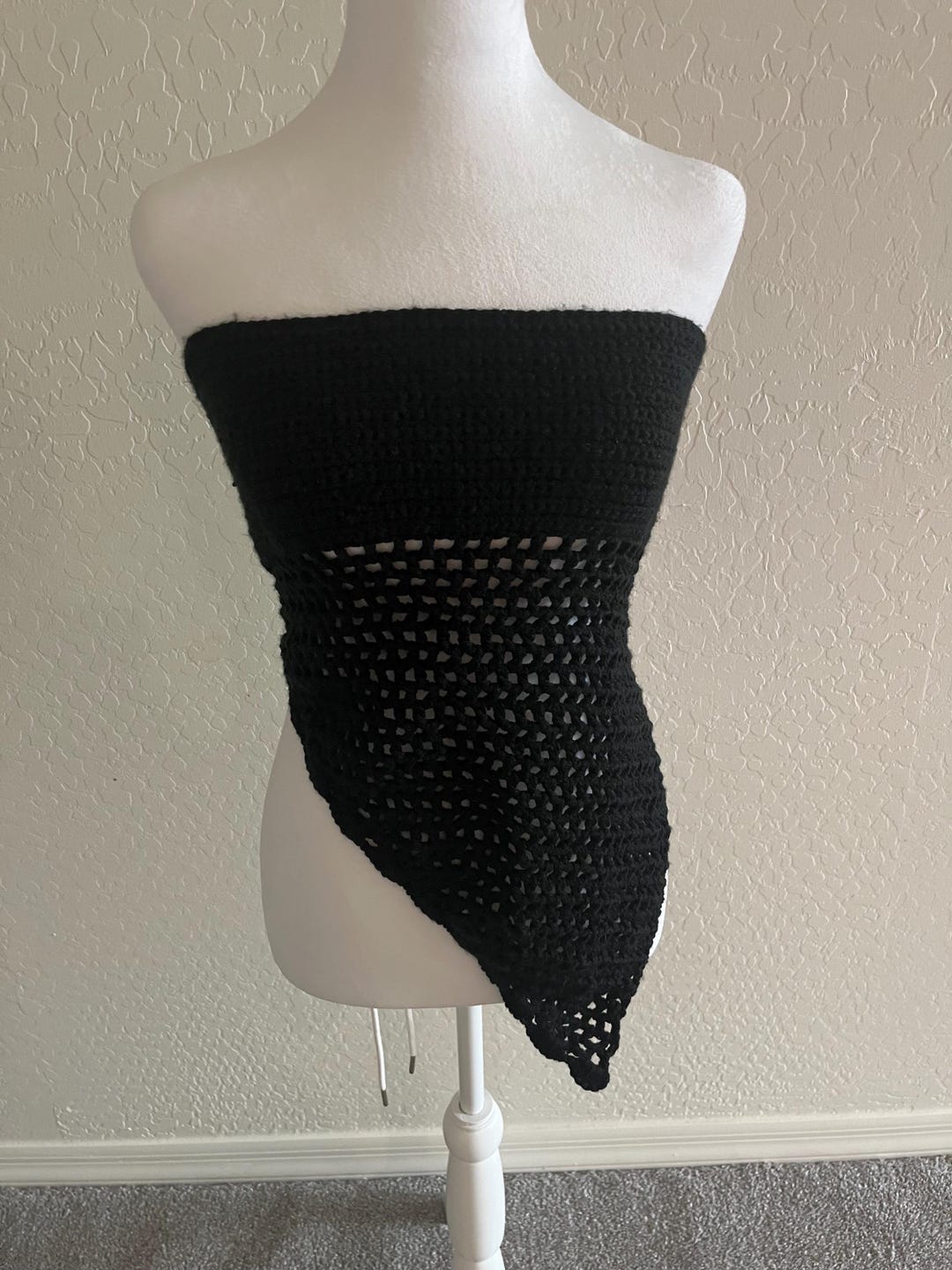 Women's Crochet White Asymmetric Hem Top