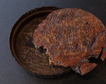 Vassoio da tè rotondo in legno Gongfu | Tavoletta da tè Wabi Sabi da 20 cm | Superficie con texture realizzata a mano | Vassoio da tè artigianale con serbatoio nascosto | Decorazione da tè in legno naturale