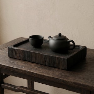 Bandeja de madera de alcanfor carbonizada hecha a mano / Bandeja para joyas Wabi-Sabi Yakisugi / Veta natural de anillo / Bandeja de tocador / Forma personalizada disponible / 6" × 9"