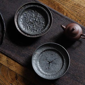 Handgemachtes Teetablett aus gehämmertem Metall ｜ Wabi-Sabi Kupfer & Zinn Design ｜ Minimalistisches Teegeschirr