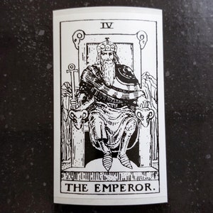 El Emperador 4 x 2" [Vinilo resistente a la intemperie/calcomanía] Carta del Tarot Ocultismo Adivinación Esoterismo Magia Sigilo Muerte Diablo Arcángel Espadas RWS