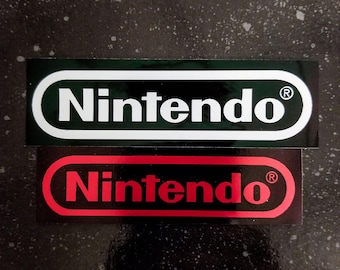 Adesivo NINTENDO - 4 x 1,33&quot; [Adesivo paraurti in vinile resistente alle intemperie con logo] [Console NES Famicom Vintage Retro SMB3, classico anni &#39;80 a 8 bit]