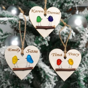Décoration de Noël personnalisée couple d&#39;oiseaux en verre de mer, noms de couple personnalisés avec coeur, cadeaux de la saint-valentin, cadeaux petit ami petite amie
