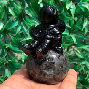 3.3&#39;&#39;+ Natural Obsidian+Yooperlite quartz,quartz crystal,hand carved,Crystal Astronaut,Astronaut skull,Home Decoration Crystal Gifts 1pc