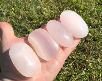 Piedra de palma de calcita manganesa rosa: cristal curativo para el chakra del corazón.