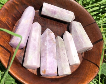 Puntas de kunzita / Cristales rosas para el chakra del corazón / Cristales para el altar sagrado y la magia / Cristales de kunzita