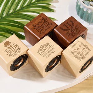 Regalos para damas de honor, altavoz Bluetooth personalizado, regalos para padrinos de boda, altavoz de madera con nombre personalizado, mini altavoz Bluetooth de madera recargable portátil