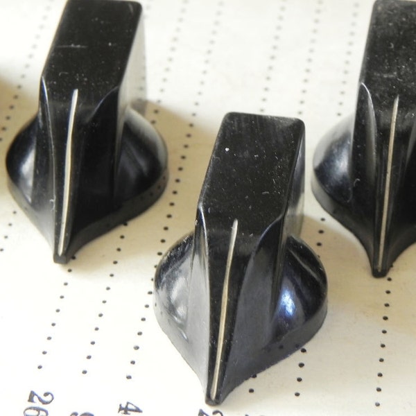5 vintage radio turn knobs