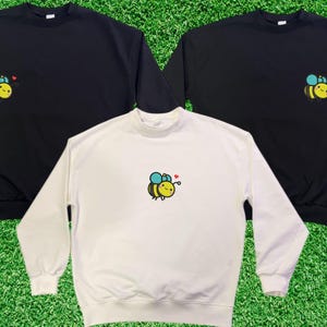Bee Motif Sweatshirt,Embroidered Bee Sweatshirt,Perfect Gift for Nature Lovers