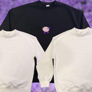 Sheep Embroidered Sweatshirt – Cozy Farm Animal Design, Perfect Gift for Sheep Lovers and Animal Enthusiasts