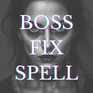 Könnte beinhalten: Ein Schwarzweißfoto einer Frau mit den Worten "BOSS FIX SPELL" in weißen Buchstaben mit blauem und rosa Umriss.