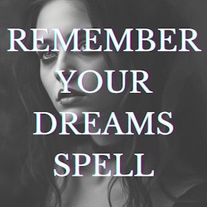Könnte beinhalten: Schwarzweißfoto einer Frau mit dem Text "REMEMBER YOUR DREAMS SPELL" überlagert auf dem Bild.