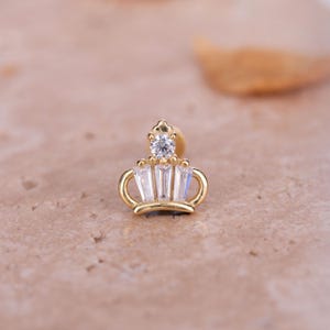 Gold Crown Cartilage Earring - Dainty Minimalist Flat Back Tragus Jewelry - Handmade Ear Stud with Stones - Unique Gift for Her