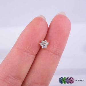 Gold Paw Tragus Earring with Heart and Round Stones - Dainty Flat Back Cartilage Jewelry - Gift For Her - Mothers Day Gift - Valentine Gift