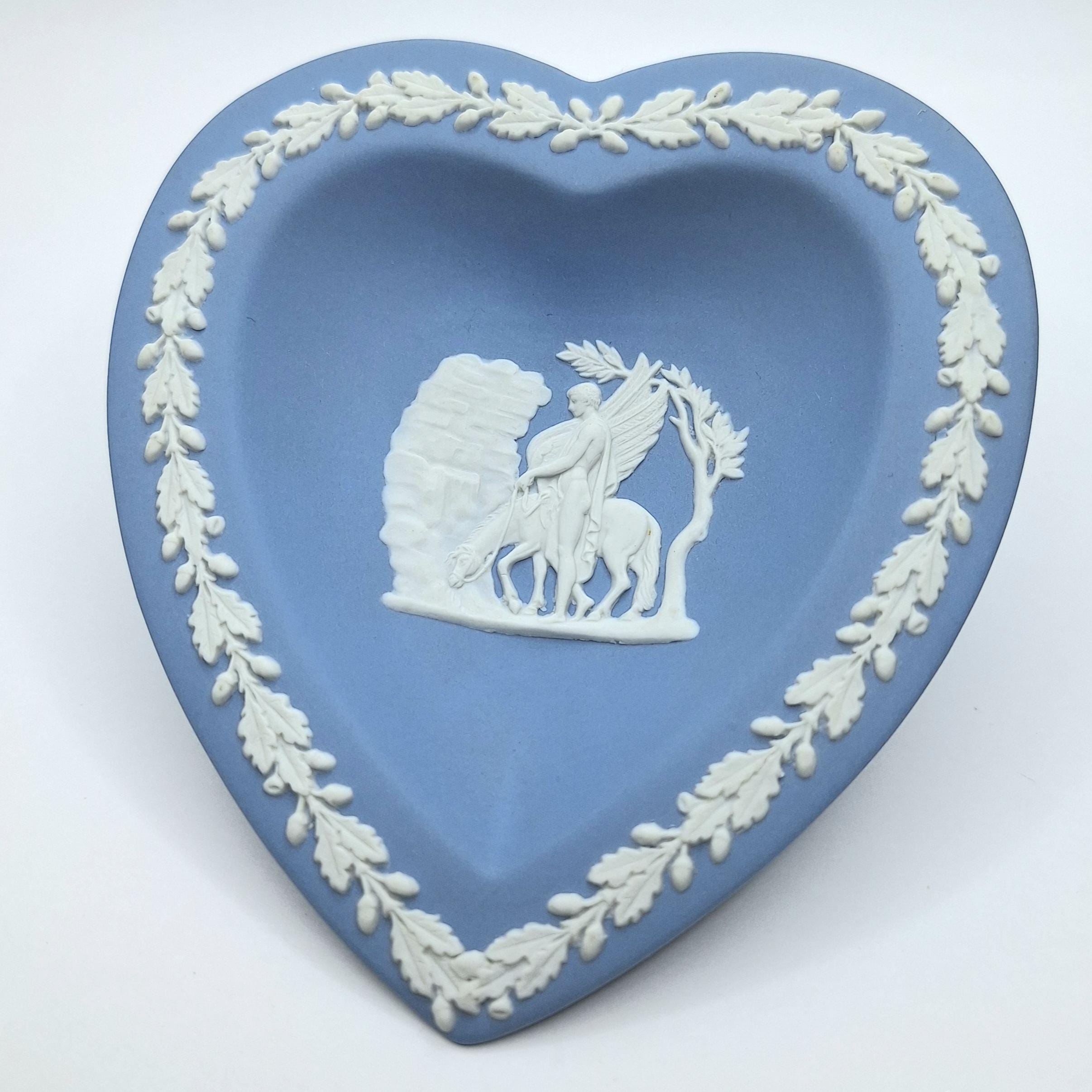 WEDGEWOOD ♡ハートブレスレット Wedgwood Blue Jasperware Heart Trinket Dish With Pegasus Relief