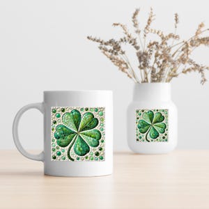 Trevo em mosaico emoldurado – Arte decorativa em azulejo verde de quatro folhas