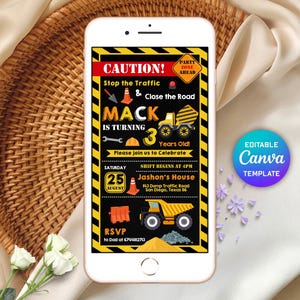 Puede incluir: Invitación a una fiesta de cumpleaños con temática de construcción con fondo negro y detalles en amarillo y naranja. La invitación dice "¡Cuidado! Detenga el tráfico y cierre la carretera" y "¡Mack cumple 3 años!" La invitación también incluye la fecha, la hora y el lugar de la fiesta.