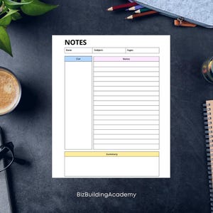 Peut inclure: Un modèle de notes imprimable avec des sections pour "Cue", "Notes" et "Résumé". Le modèle a un schéma de couleurs bleu clair, rose et jaune. Le texte "BizBuildingAcademy" est en bas de la page.