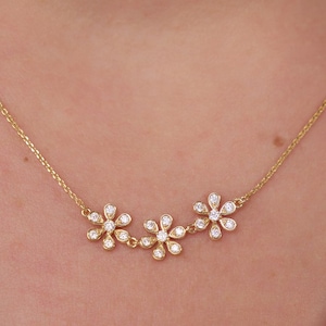 14k diamanten madeliefjebloemketting, diamanten bedelketting, minimadeliefje met drie bloemen, ronde natuurlijke diamanten ketting, bloemensieraden
