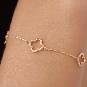 14K Solid Gold Clover Bracelet, Dainty Clover Bracelet, Triple Clover Diamond Bracelet, Minimalist Bracelet, Dainty Clover Bracelet