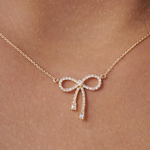 Round Diamond Bow Necklace, 14K Gold Dainty Ribbon Necklace, Minimalist Sparkly Bow Necklace, Best Friend Gift, Bridesmaid Gift