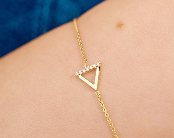 14K Solid Gold Triangle Charm Bracelet, Diamond Triangle Bracelet, Round Natural Diamond Dainty Bracelet, Geometric Charm Bracelet