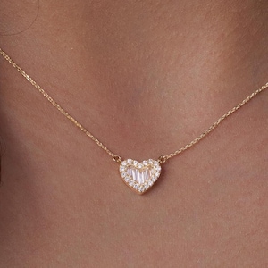 14k Gold Mini Heart Shape Diamond Necklace, Tiny Heart Necklace, Dainty Necklace, Diamond Heart Halo Necklace, Baguette Diamond Necklace