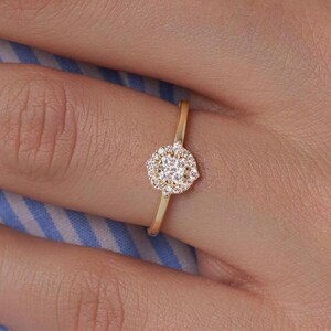 Elegante anello a forma di fiore con diamanti, anello a grappolo in oro massiccio 14K, anello di fidanzamento con diamante naturale taglio rotondo, delicato anello nuziale a grappolo