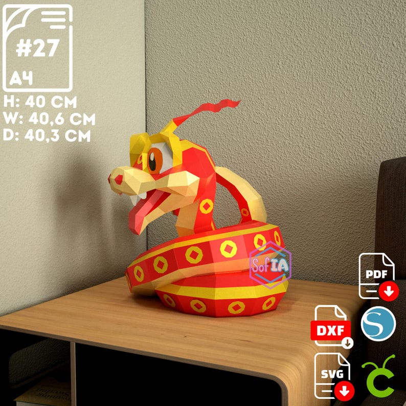 Puede incluir: Un modelo de papel de serpiente rojo y amarillo con la cola enroscada. El modelo mide 40 cm de alto, 40,6 cm de ancho y 40,3 cm de profundidad. El modelo est&aacute; sobre una mesa de madera. La imagen tambi&eacute;n incluye texto que dice "#27 A4 H: 40 CM W: 40.6 CM D: 40.3 CM" e iconos para archivos PDF, DXF y SVG.
