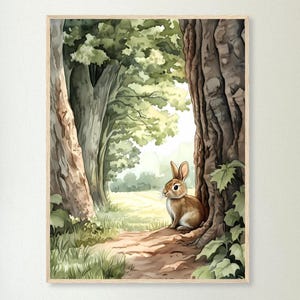Coniglietto del bosco vicino all'albero - Stampa artistica da parete con animali della natura stravagante