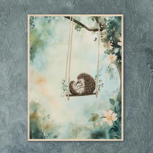 Mamma e cucciolo di riccio sull'altalena – Stampa artistica per la cameretta dei bambini nel bosco