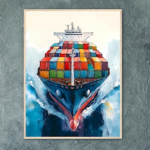 以下が含まれることがあります： 海上の大型貨物船の額装絵画。船は青色で赤い船首があり、カラフルなコンテナが積まれています。アートワークは白い背景に設定され、青と白の波が船を囲んでいます。