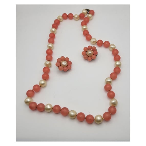 Vintage Glam 1950's Pink and Faux Pearl Necklace … - image 1