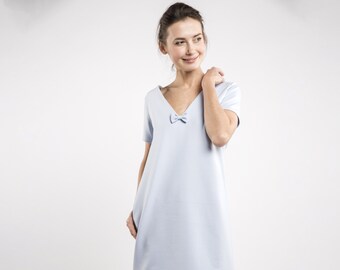 Wendekleid, blaues Kleid, Sommerkleid, Midikleid, Schleifenkleid, wandelbares Kleid, minimalistische Kleidung, zierliches Kleid, Oversize-Kleid