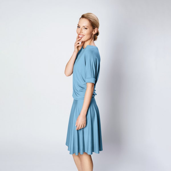 Robe pour femme, Robe soleil, Robe bleu clair, Vêtements simples, Robe minimaliste, Style ample, Robe décontractée, Robe d'été, Robe longueur genou