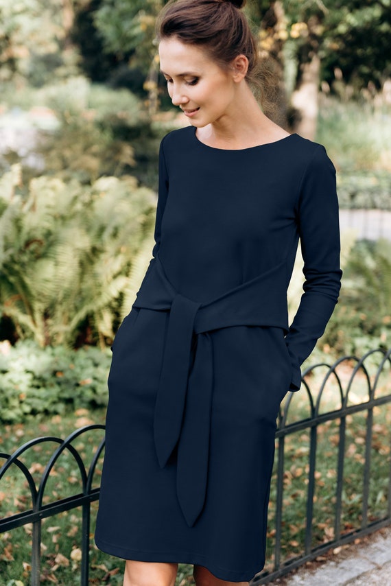 dunkelblaues kleid