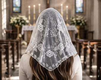 Mantille dentelle florale Esther | Écharpe triangulaire brodée | Voile d'église | Voile traditionnel