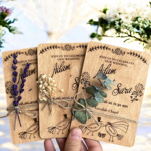 Invito di nozze floreale, set di inviti di nozze rustici / scheda RSVP, schede QR e adesivo per buste / inviti fatti a mano per matrimoni a destinazione