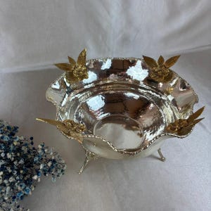 Handgefertigte 999k Silberschale mit Blumenmotiv, vielseitig einsetzbar für elegantes Dekor und den täglichen Gebrauch, perfektes Geschenk für Hausbesitzer, funktional zum Servieren von Obst